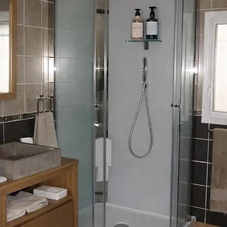 Myrtille Classee 4 Etoiles Meuble De Tourisme - Vue Montagne, Terrasse, Jardin, 8 Pers * Murat-le-Quaire